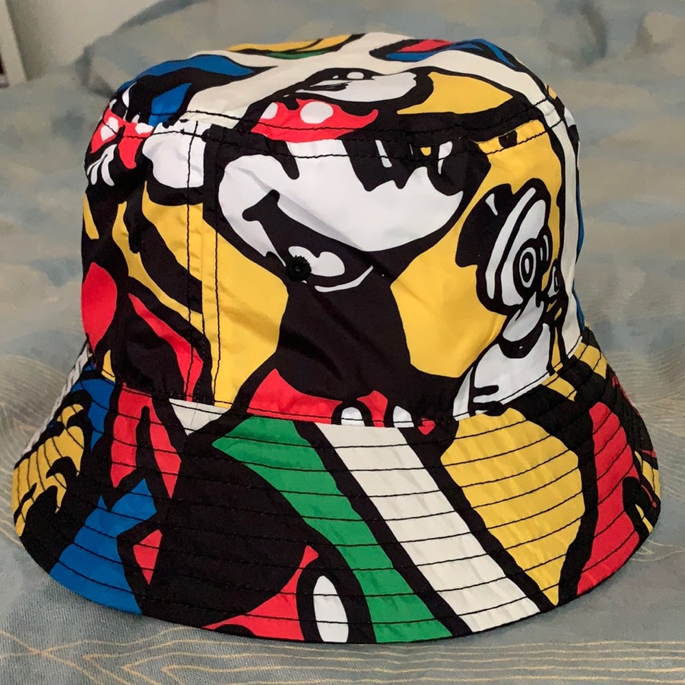 NWTs Levi’s limited reversible bucket hat